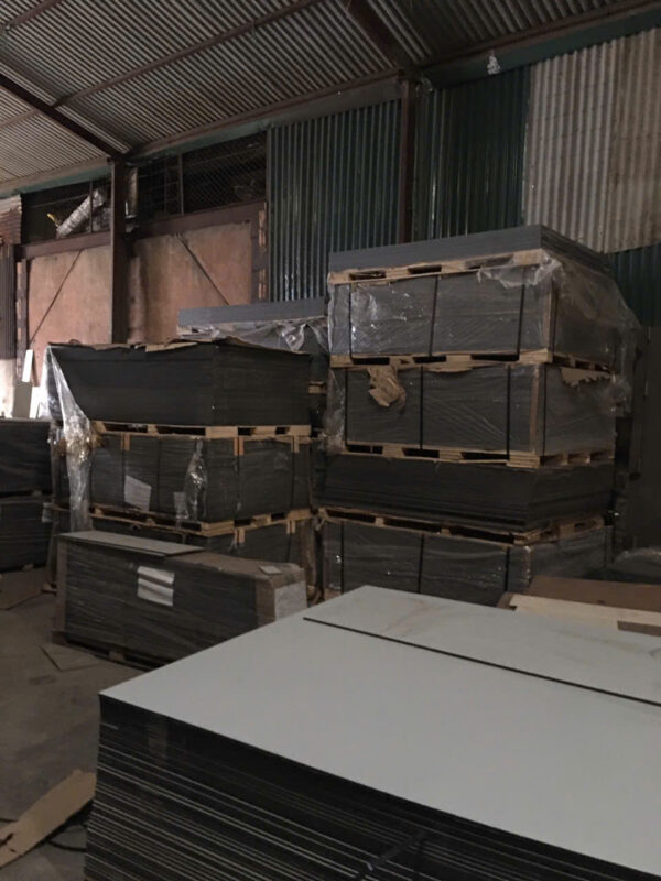 THI CÔNG LẮP ĐẶT VÁCH NGĂN VỆ SINH